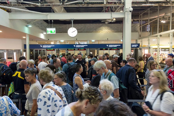Faro Airport continues to strain under queue pressure as biometric border checks are reinstated in Portugal